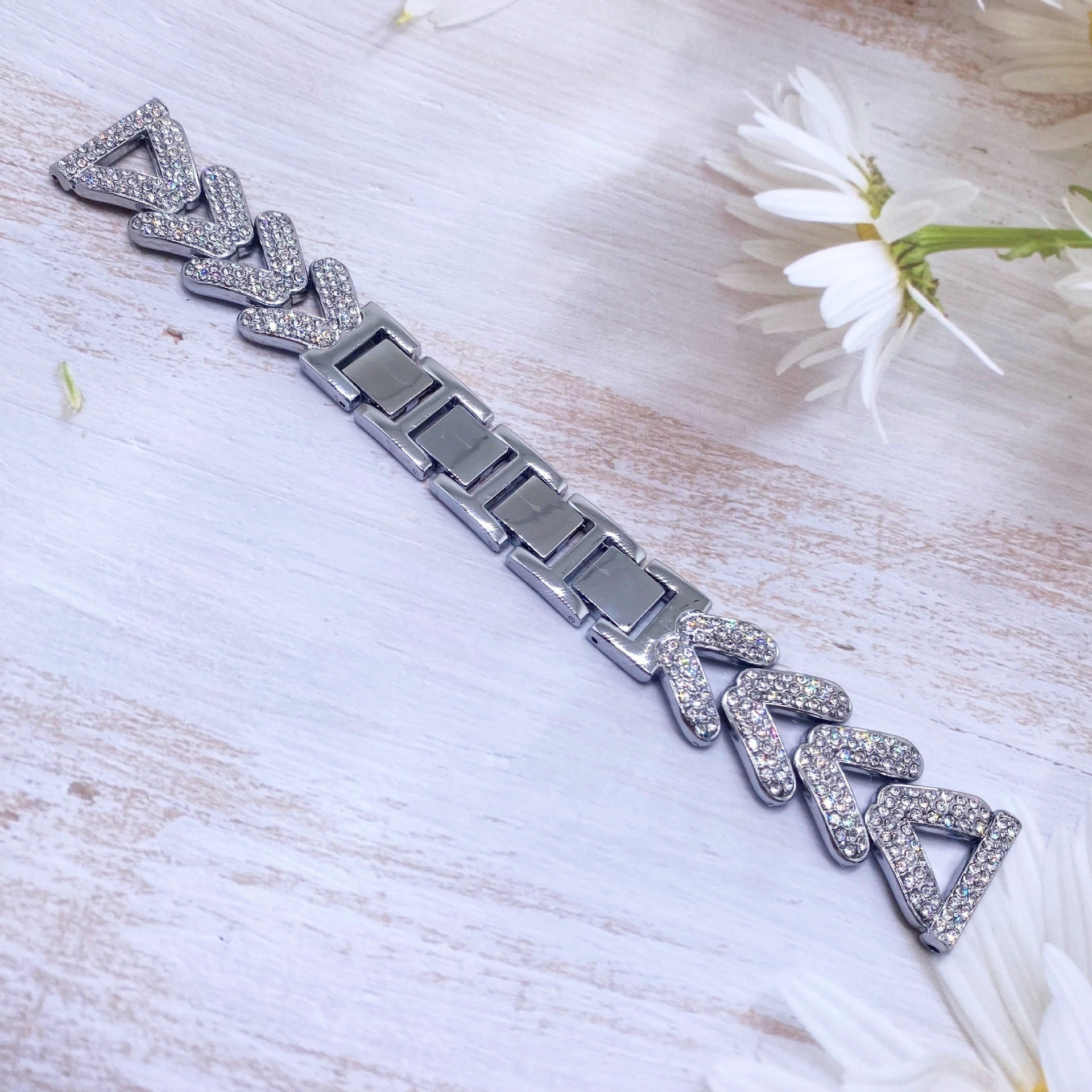 Stylish diamond-studded Apple Watch band in black