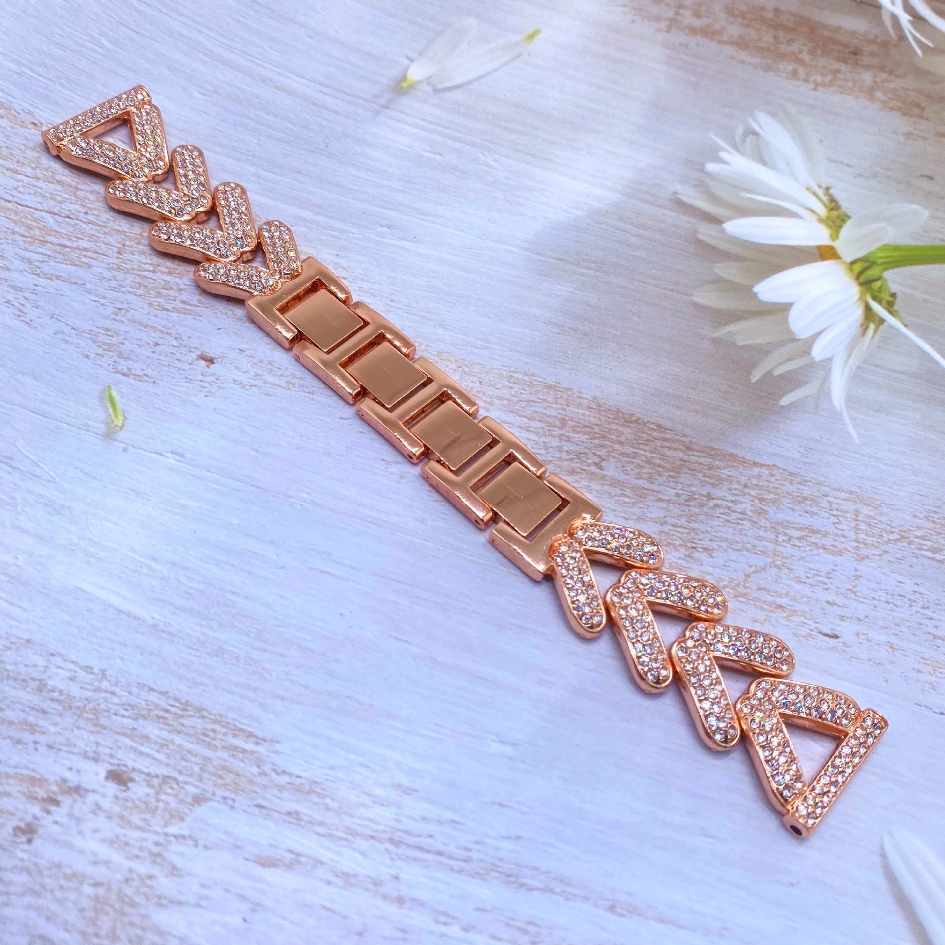 Diamond-studded Apple Watch band in gold