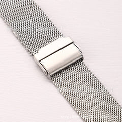 Close-up of adjustable Milanese smartwatch band