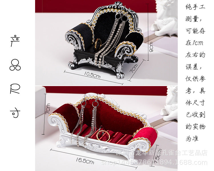 Portable jewellery organizer for travel uses