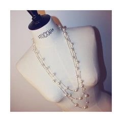 Vintage-Inspired Pearl Necklace styling