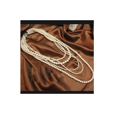 Vintage-Inspired Pearl Necklace styling