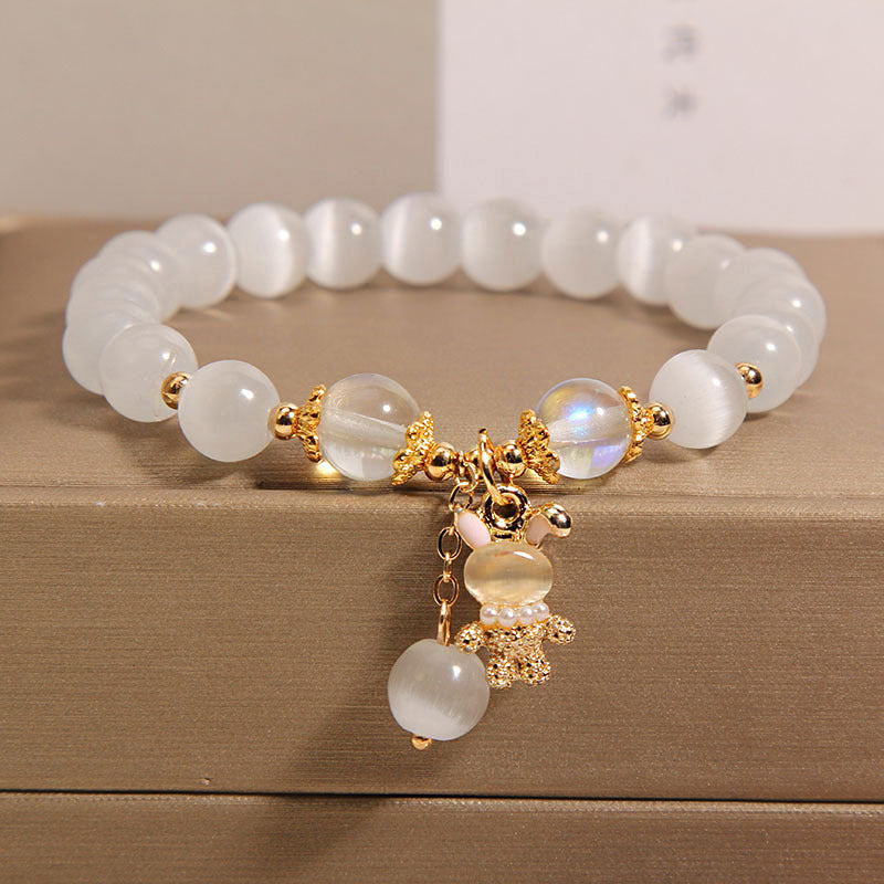 Chic women's bracelet with four-leaf clover design
