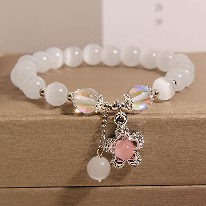 Chic women's bracelet with four-leaf clover design