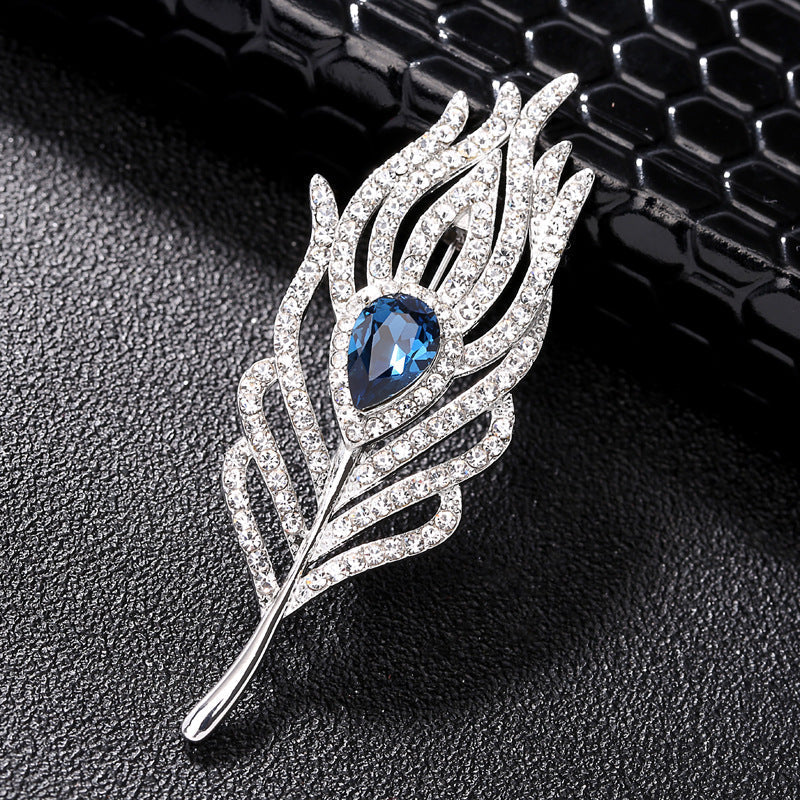 Stylish Nordic floral brooch with rhinestone accents - Image 1