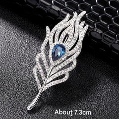 Stylish brooch worn on a jacket - Image 6