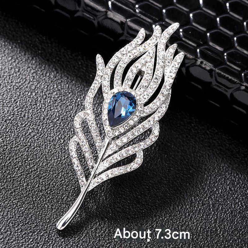 Stylish brooch worn on a jacket - Image 6