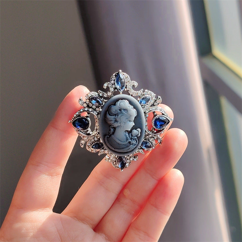 Elegant rhinestone embellished brooch in vintage style
