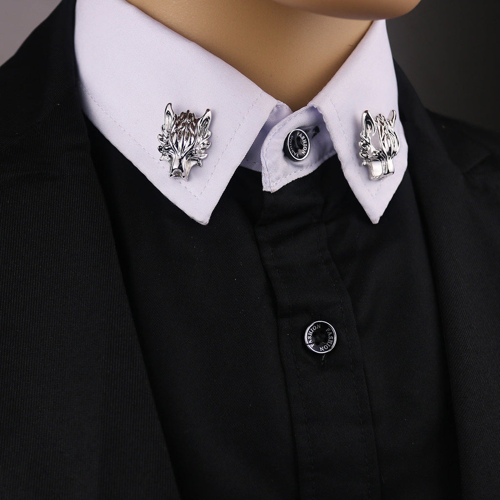 Unique Wolf Design Brooch Feature