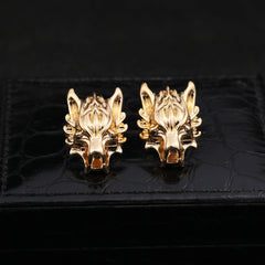Unique Wolf Design Brooch Feature