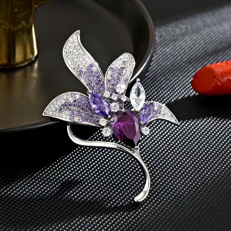 Sparkling floral brooch with crystal details