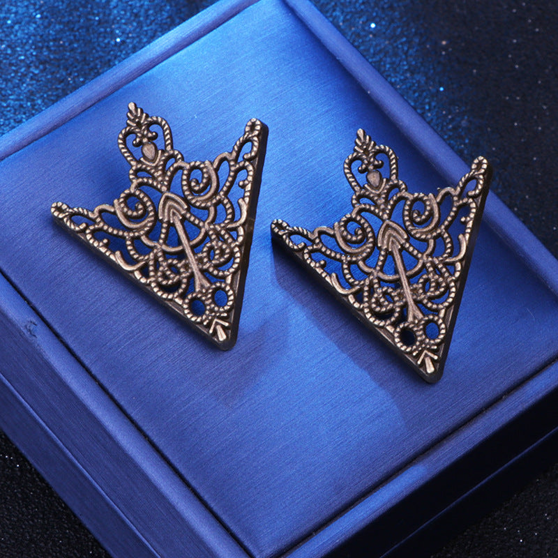 Retro Triangle Crown Brooch - Gold
