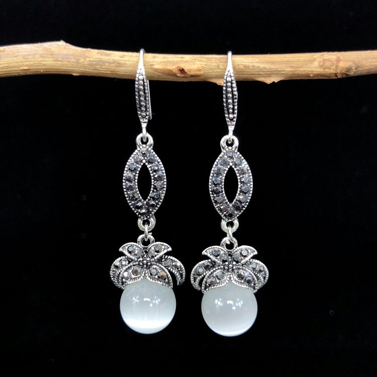Versatile Women's Earrings for Various Occasions Image 9