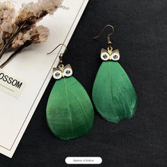 Peacock feather earrings on model image 5