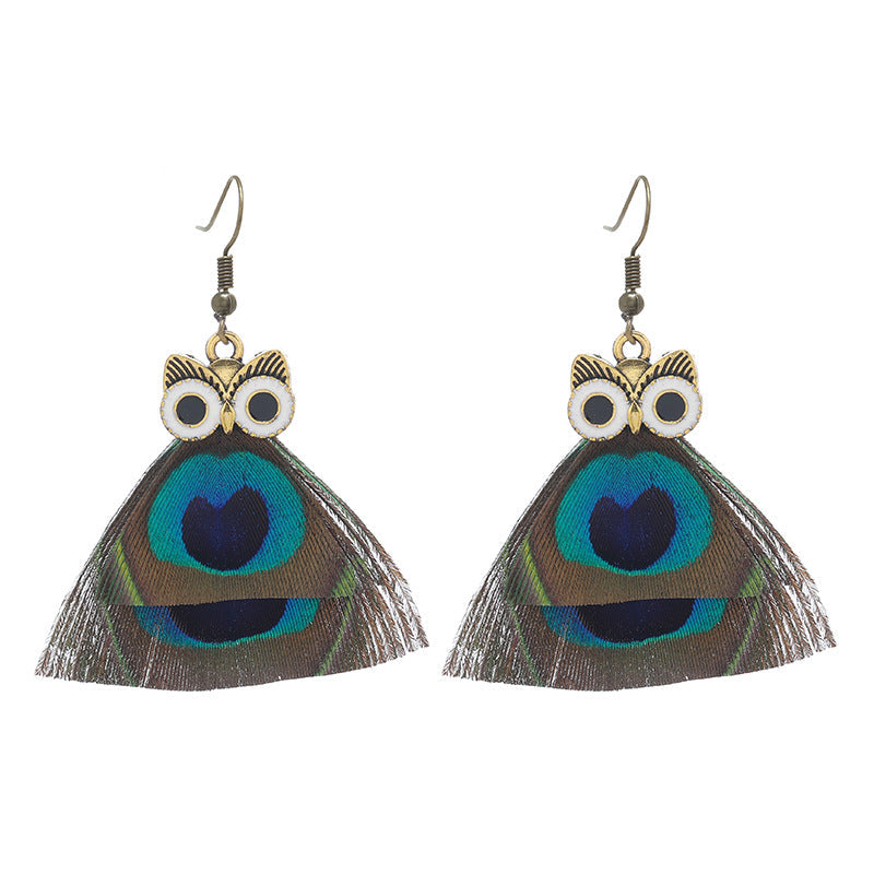 Peacock feather earrings on model image 5