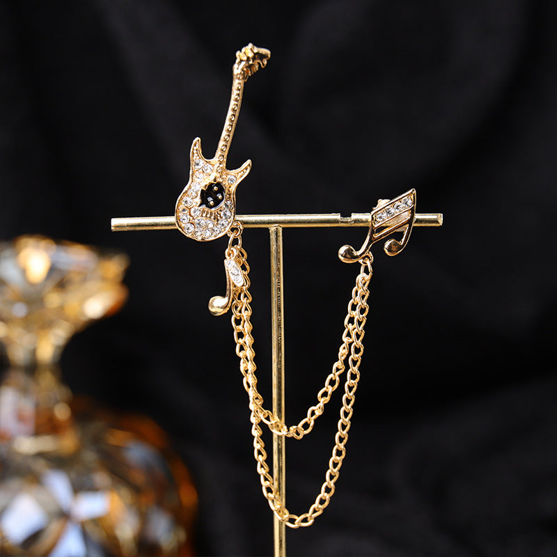 Complete packaging of necklace and brooch set