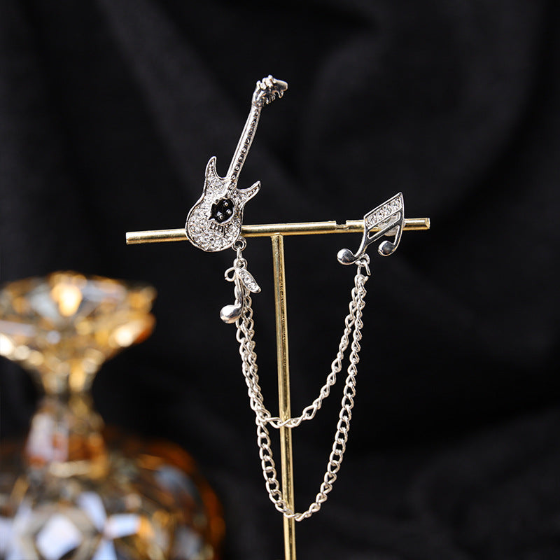 Multiple colour variants of baroque accessory
