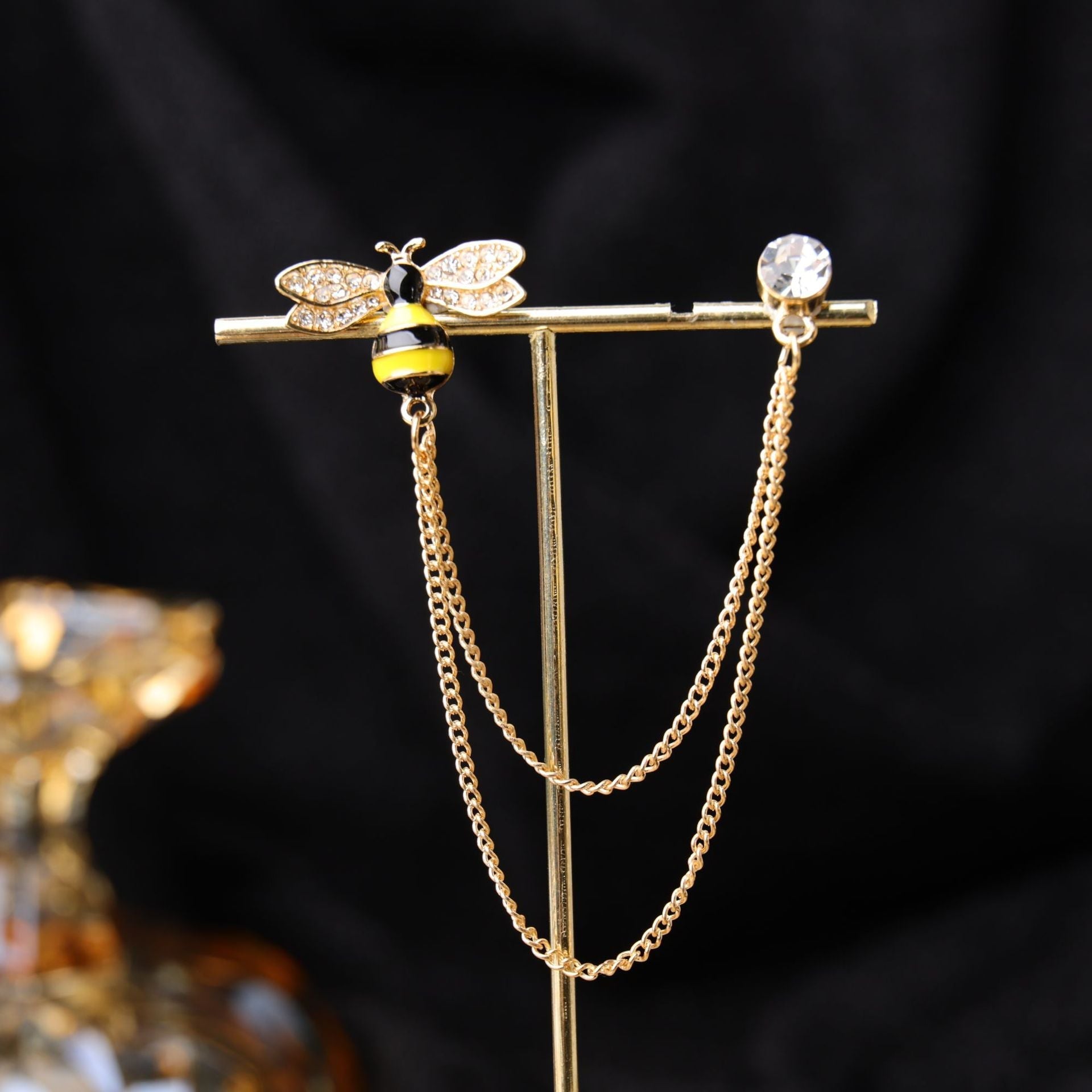 Rhinestones and pearls in focus for jewellery
