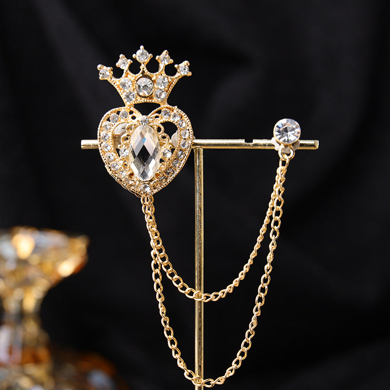 Complete packaging of necklace and brooch set