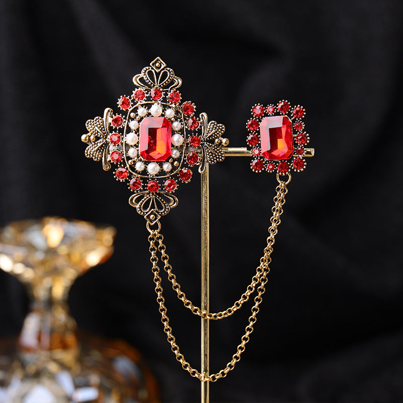 Rhinestones and pearls in focus for jewellery