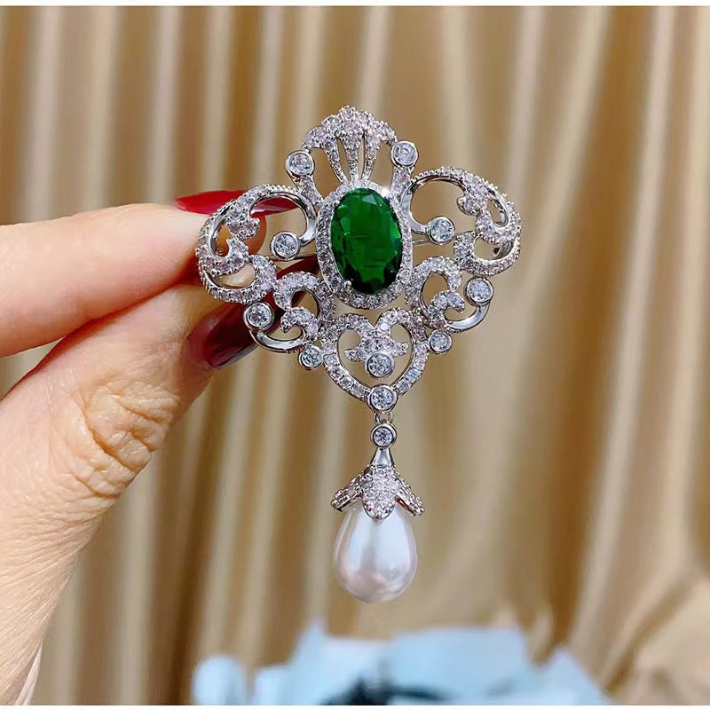 Fashion Brooch suitable for men and women