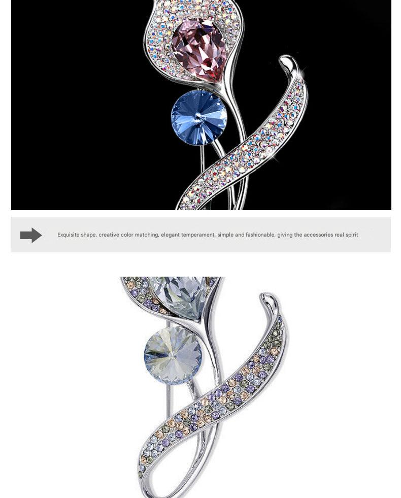 Stylish floral brooch suitable for men or women