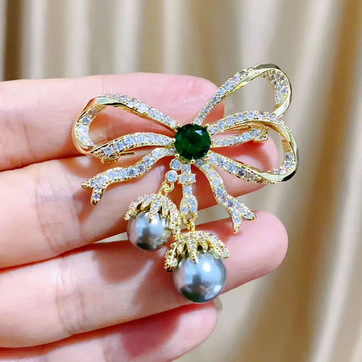 Gold Bow-Knot Brooch with Green Crystal Details – Image 3