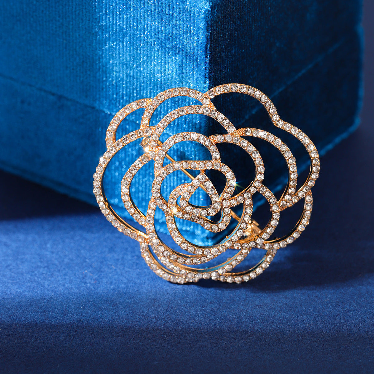 alloy flower brooch with rhinestones