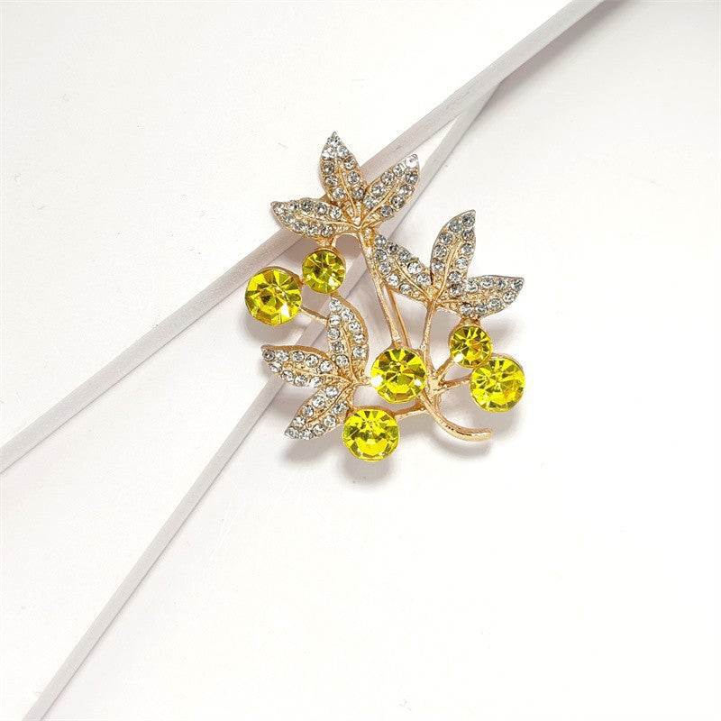 Sparkling rhinestone brooch design