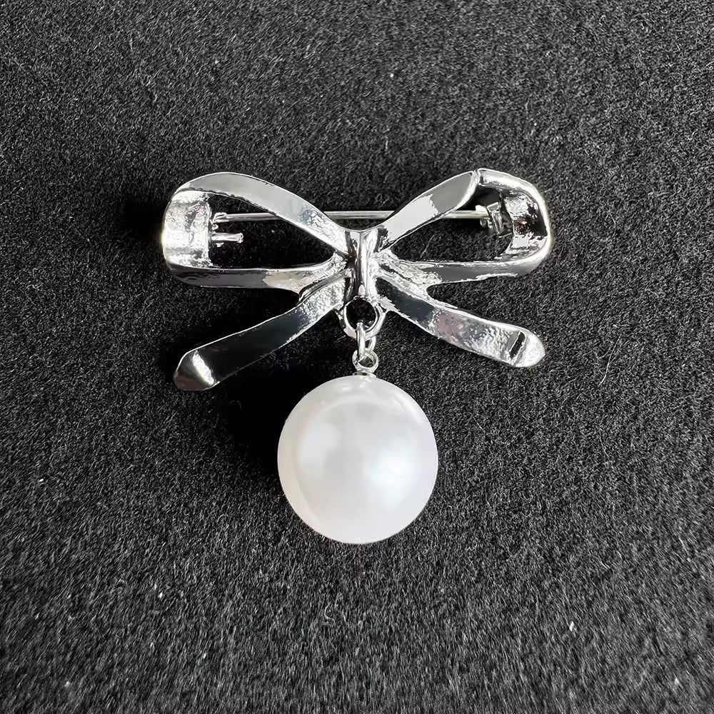 Stylish brooch on a dress - Image 8