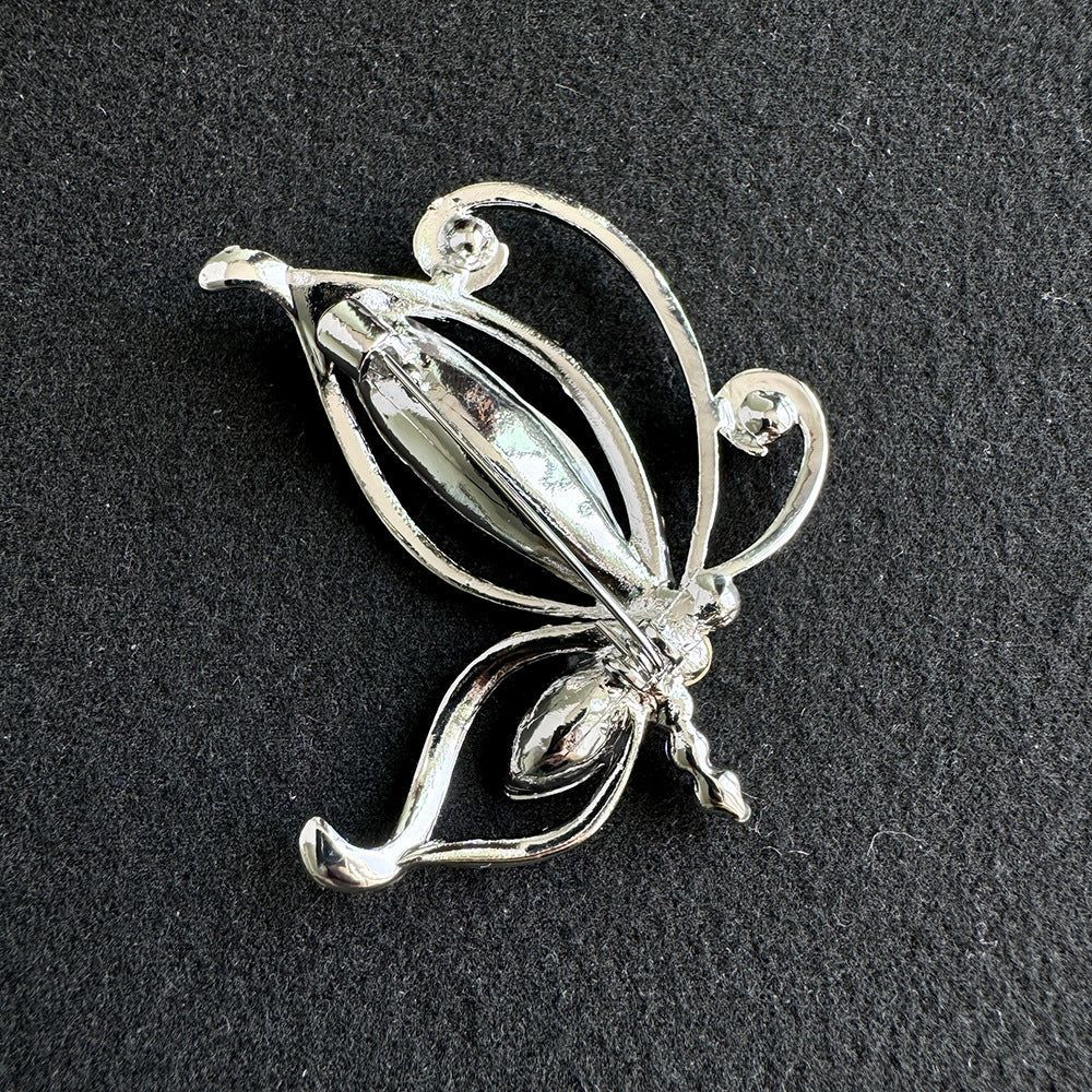 Sparkling crystal details of the butterfly brooch
