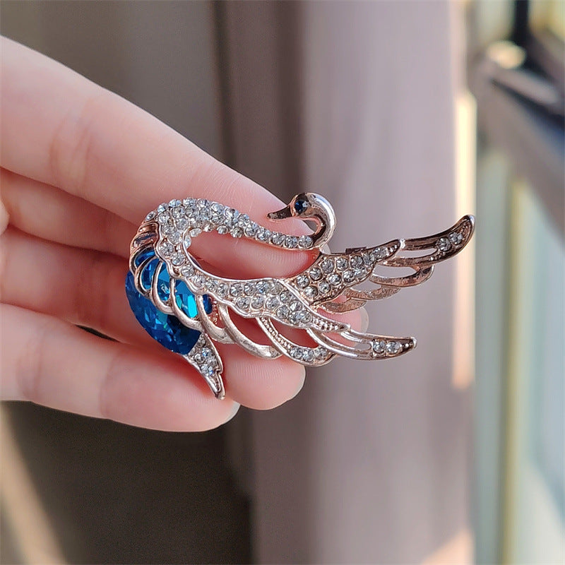 Fashionable Swan Brooch in elegant grey colour