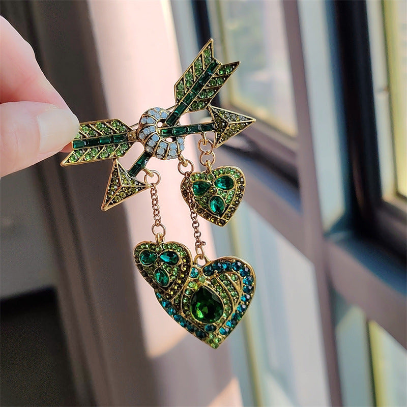 Fashionable vintage brooch with elegant tassel design