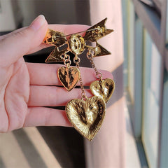 Eye-catching brooch highlighting tassel designs
