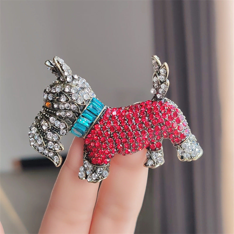 Unique retro-inspired animal brooch for gifting