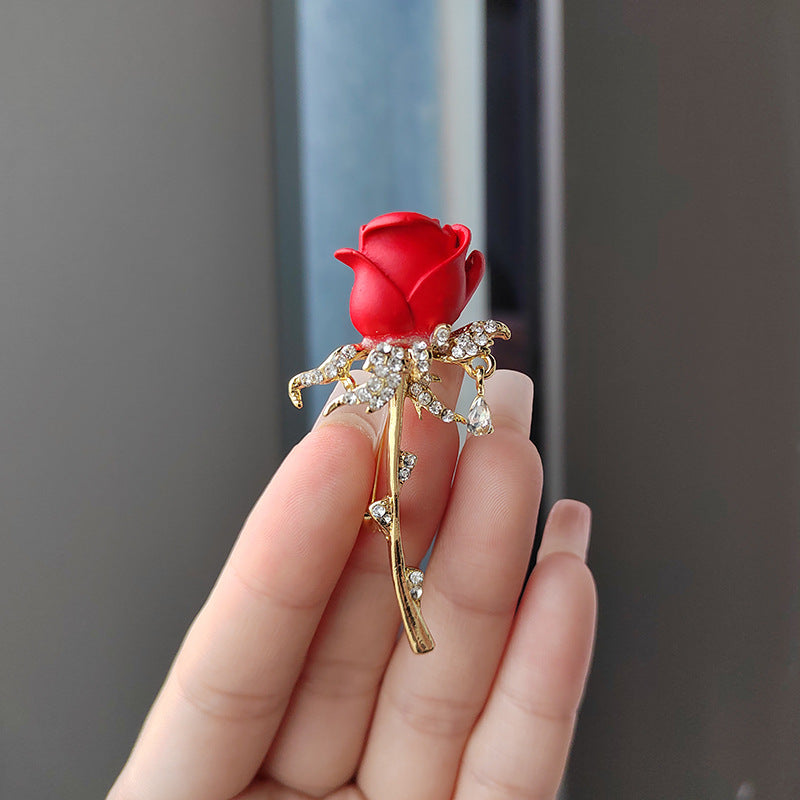 Versatile brooch pin for everyday styling