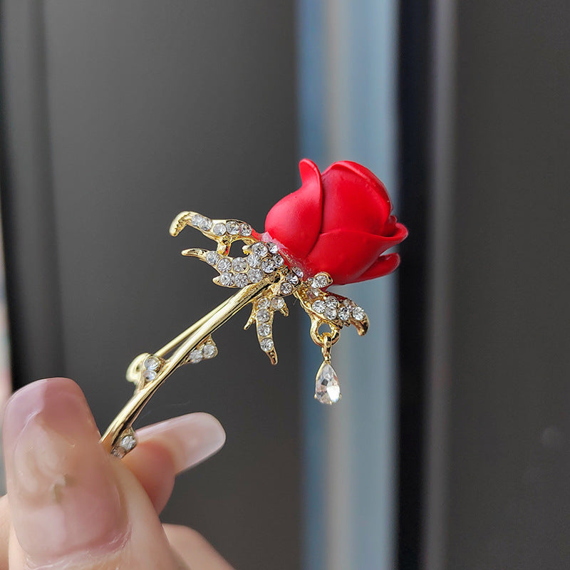 Bridal brooch suitable for bridesmaids