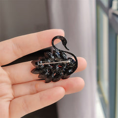 Elegant design of the Swan brooch - Image 2