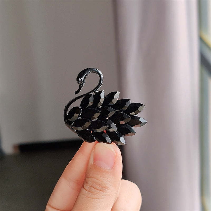 Multiple angles of the Elegant Swan Brooch - Image 4