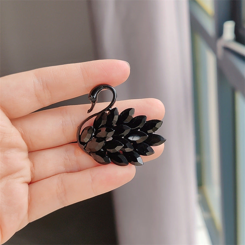 Versatile accessory for coats and bags - Image 7