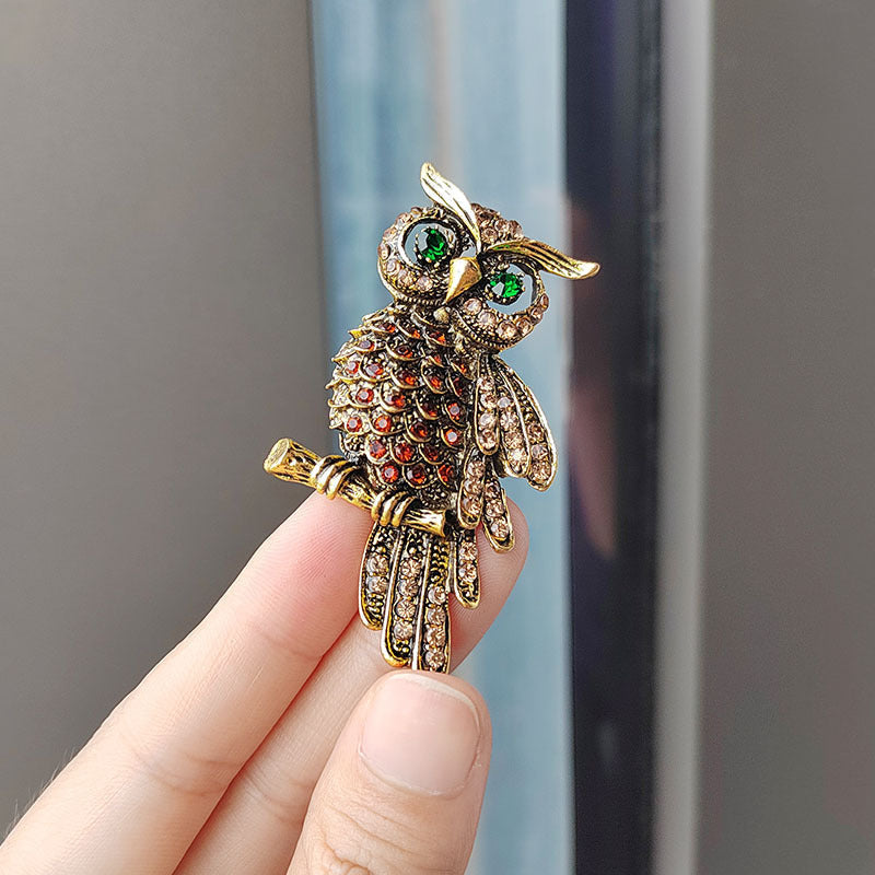 Glamorous blue owl brooch for women's fashion