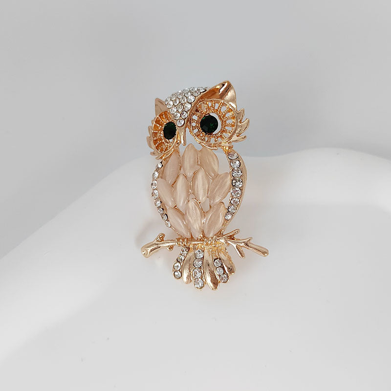 Chic Owl Brooch front view