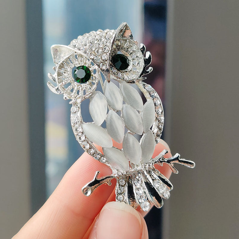 Chic Owl Brooch side view
