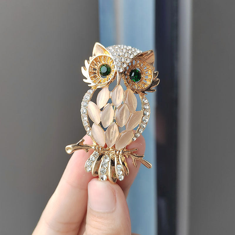 Chic Owl Brooch close-up showing details
