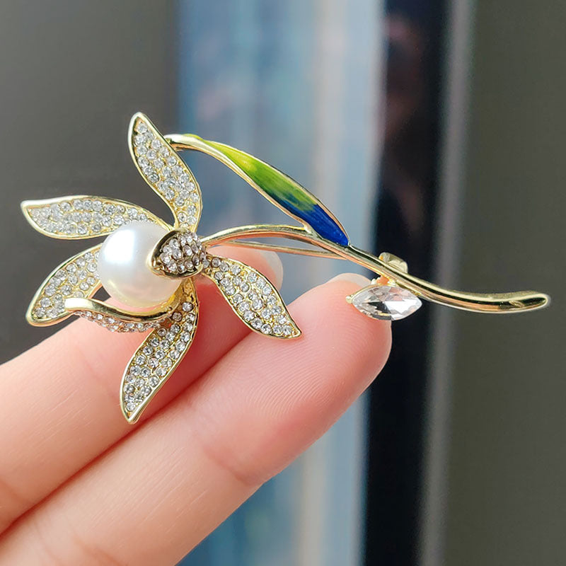 brooch showcased with beautiful gift packaging image 4