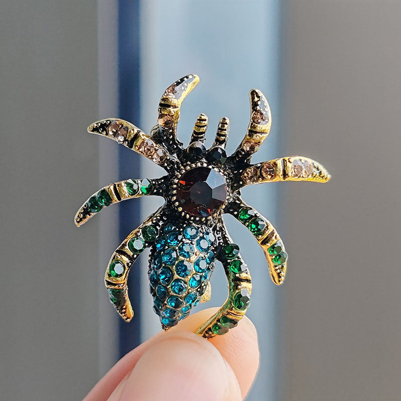 Versatile spider brooch worn on a jacket