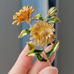 Elegant daisy brooch pin in vibrant colours
