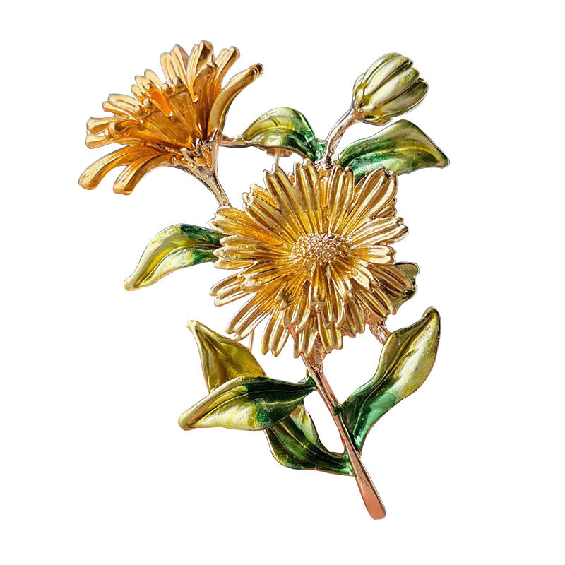 Yellow daisy brooch pin showcasing detail