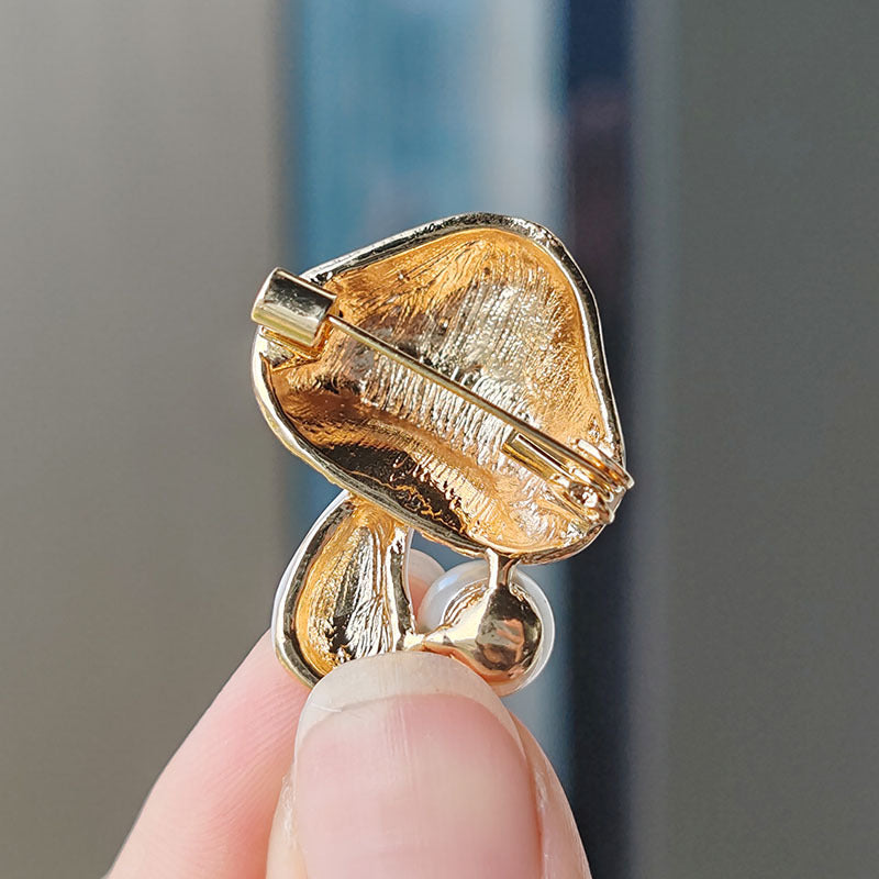 Unique gift brooch with cartoon design