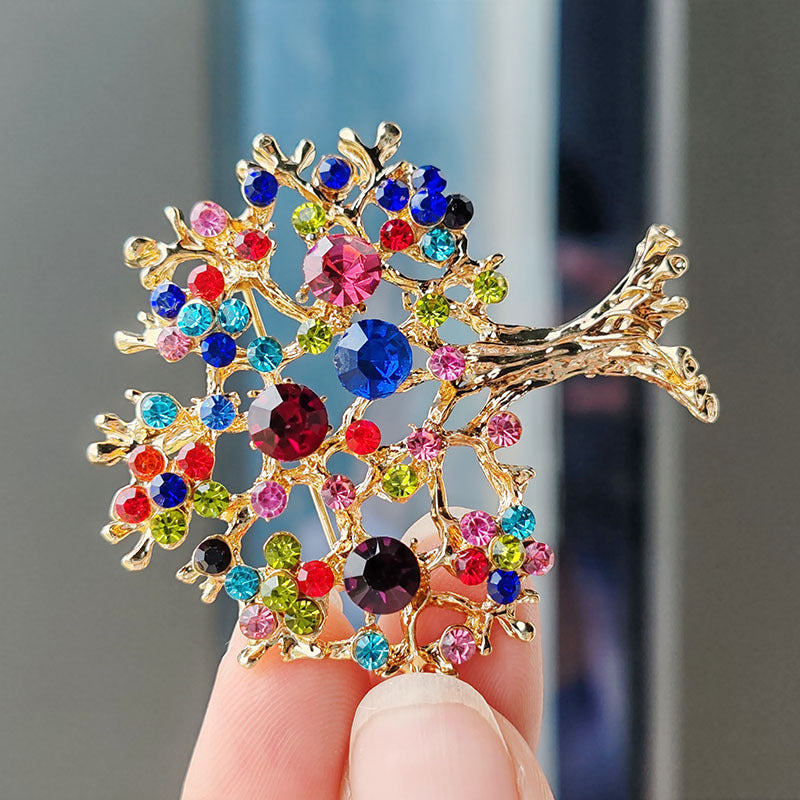 Unisex brooches in unique designs